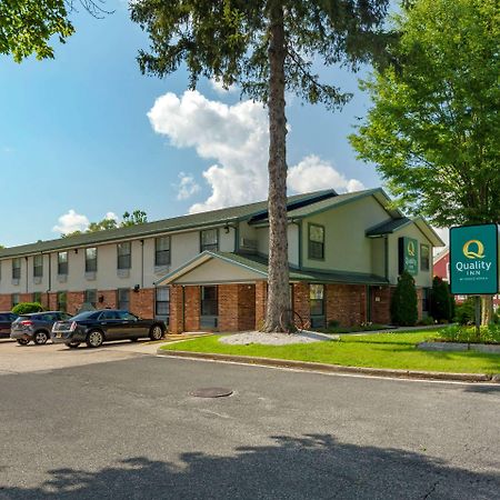Quality Inn Лі Екстер'єр фото