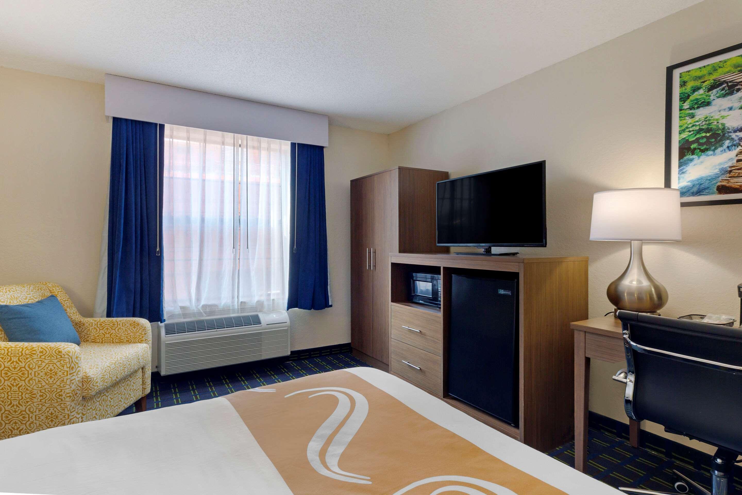 Quality Inn Лі Екстер'єр фото