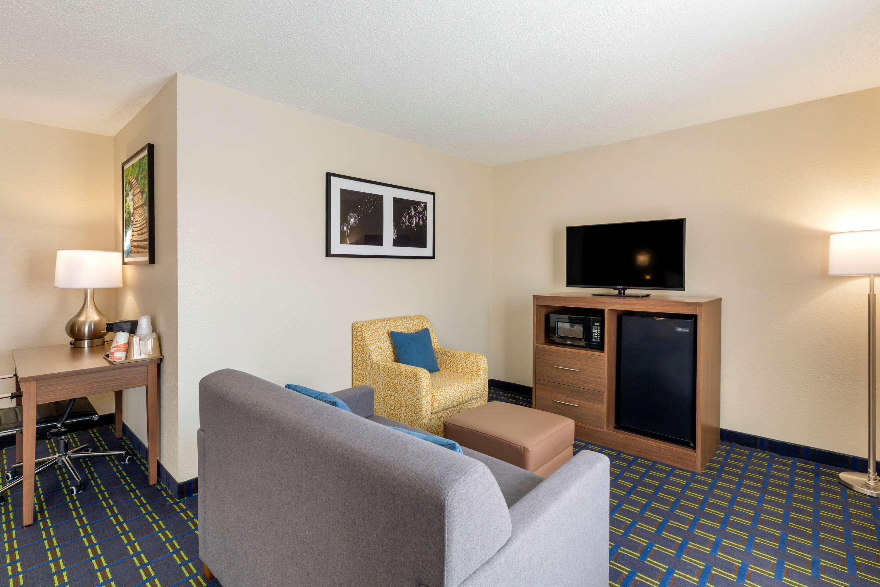 Quality Inn Лі Екстер'єр фото
