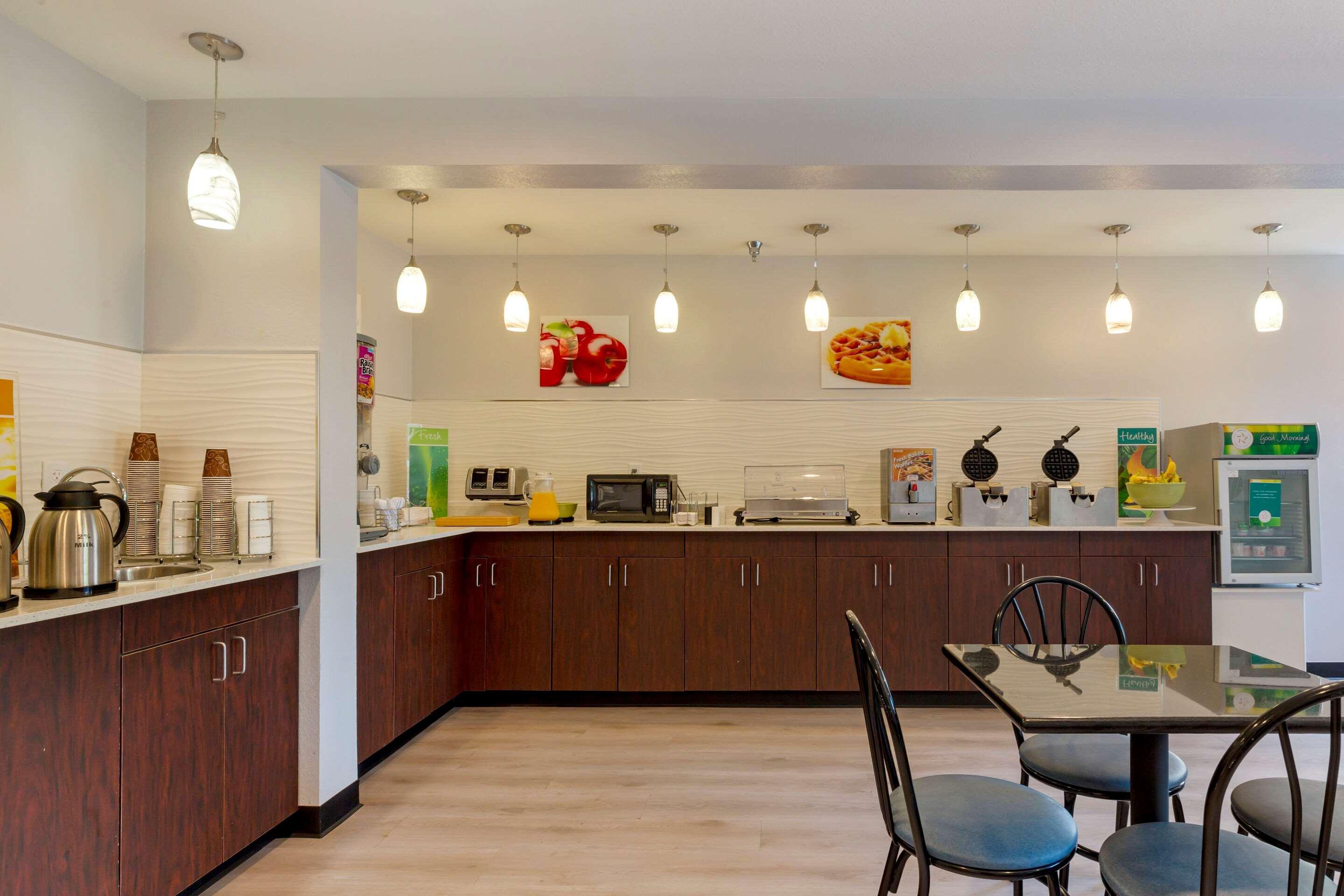 Quality Inn Лі Екстер'єр фото