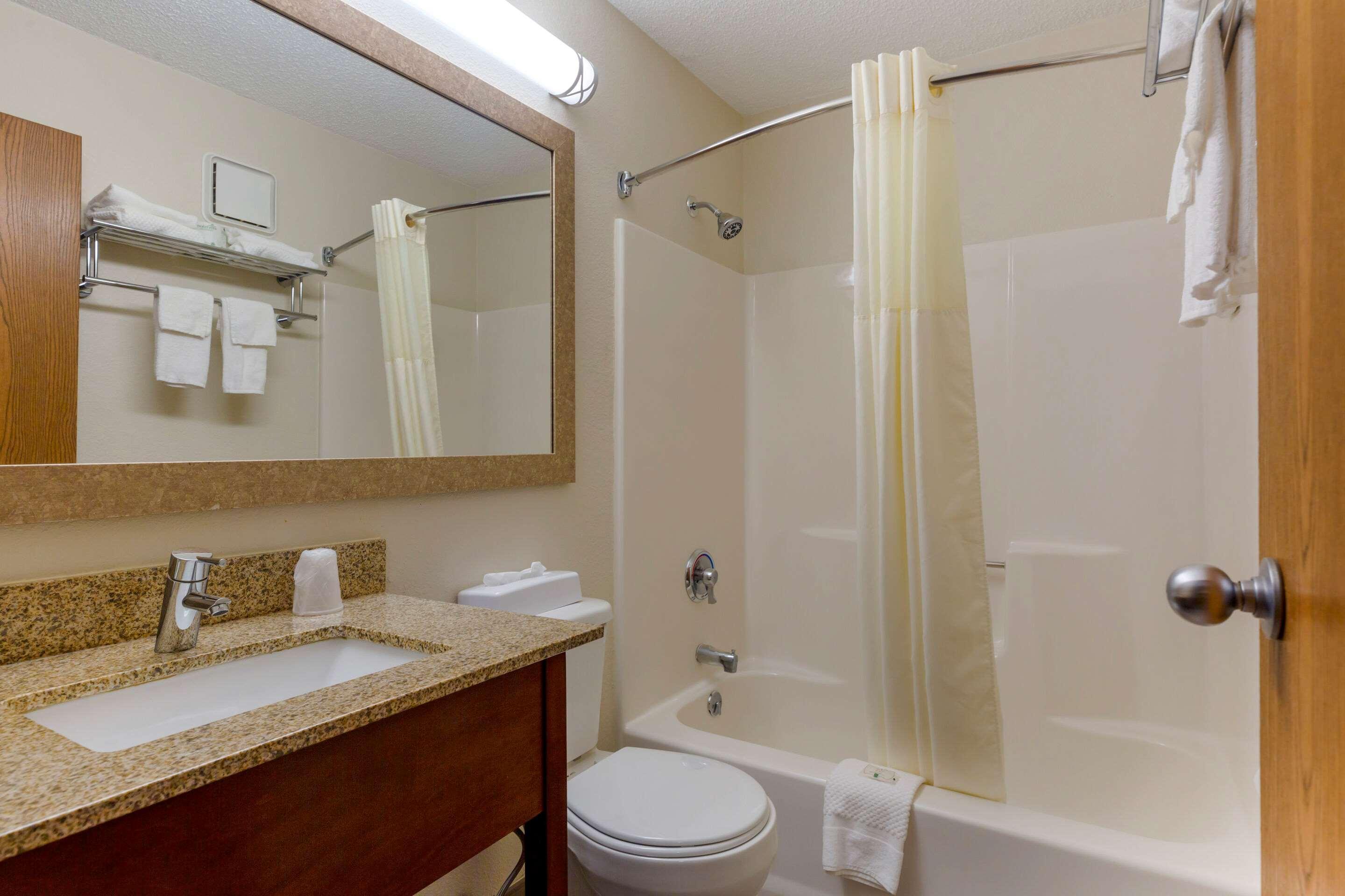 Quality Inn Лі Екстер'єр фото